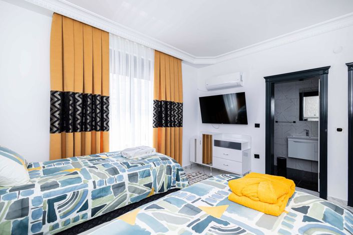 Image No.15-4 Bed Property for sale