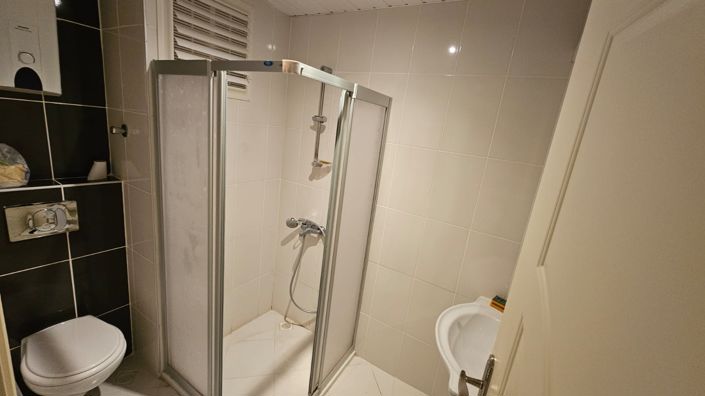 Image No.19-3 Bed Property for sale