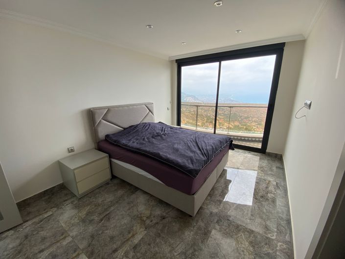 Image No.11-8 Bed Property for sale