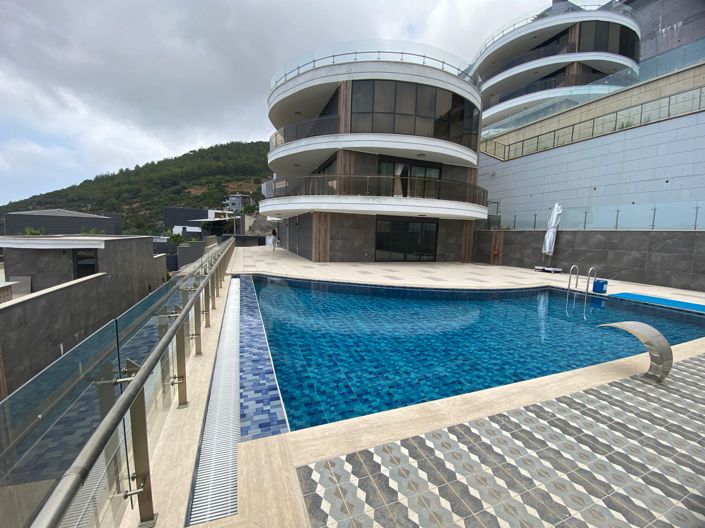 Image No.2-8 Bed Property for sale