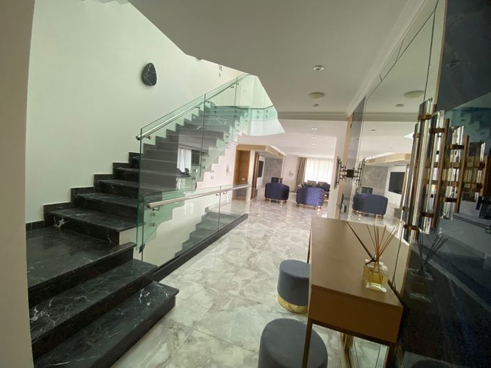 Image No.4-8 Bed Property for sale