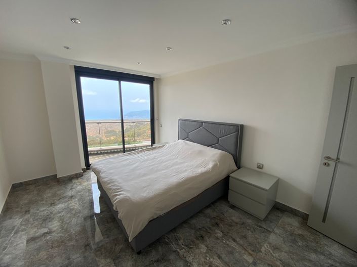 Image No.6-8 Bed Property for sale