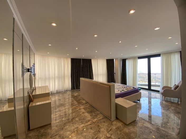 Image No.8-8 Bed Property for sale