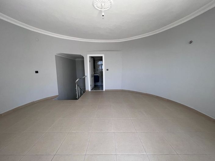 Image No.4-4 Bed Property for sale