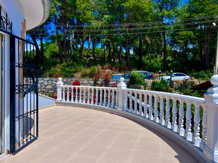 Image No.5-4 Bed Property for sale