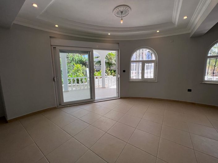 Image No.6-4 Bed Property for sale