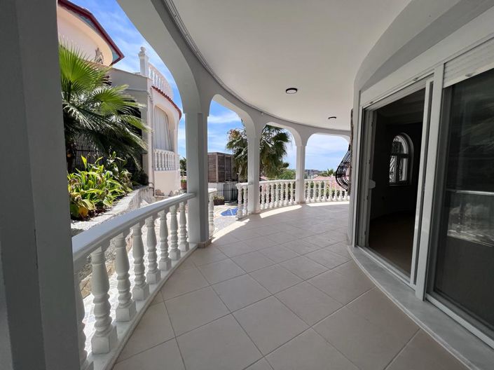 Image No.7-4 Bed Property for sale