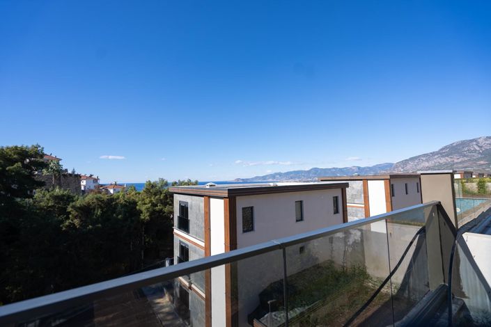 Image No.10-5 Bed Property for sale