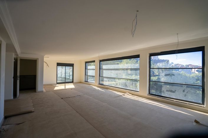 Image No.7-5 Bed Property for sale