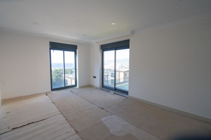 Image No.9-5 Bed Property for sale