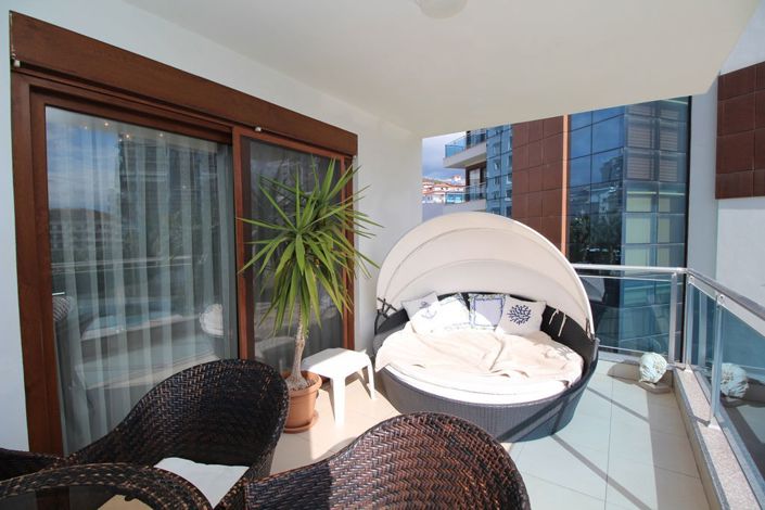 Image No.10-3 Bed Property for sale