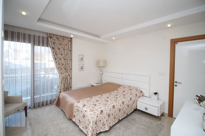 Image No.8-3 Bed Property for sale