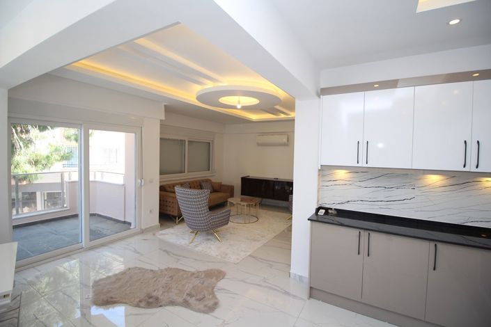 Image No.4-4 Bed Property for sale