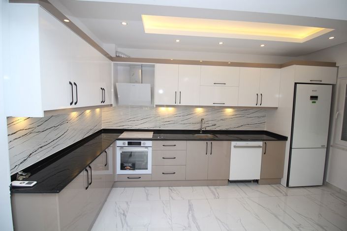 Image No.5-4 Bed Property for sale