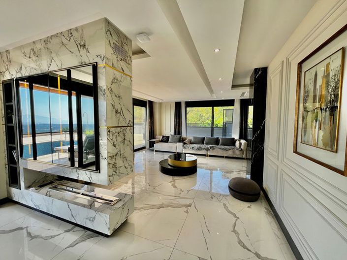 Image No.3-6 Bed Property for sale