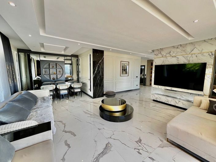 Image No.4-6 Bed Property for sale