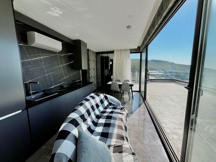 Image No.8-6 Bed Property for sale