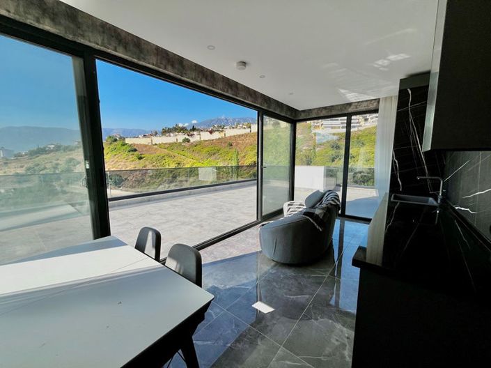 Image No.9-6 Bed Property for sale