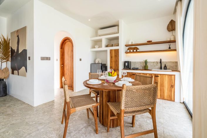 Image No.10-2 Bed Property for sale