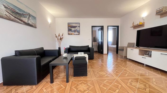 Image No.10-2 Bed Property for sale