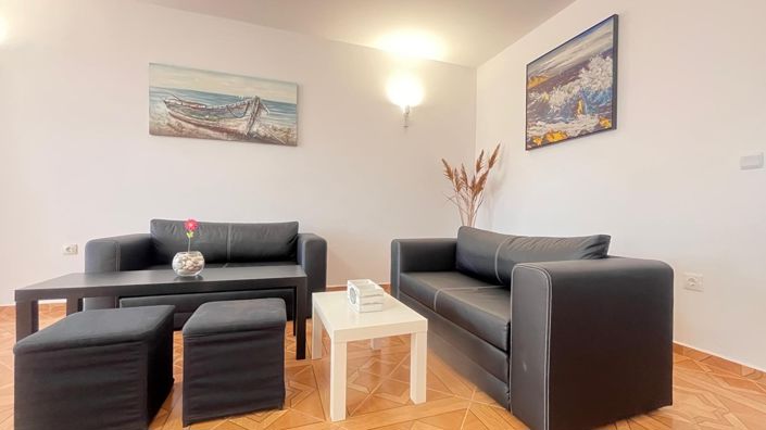 Image No.8-2 Bed Property for sale