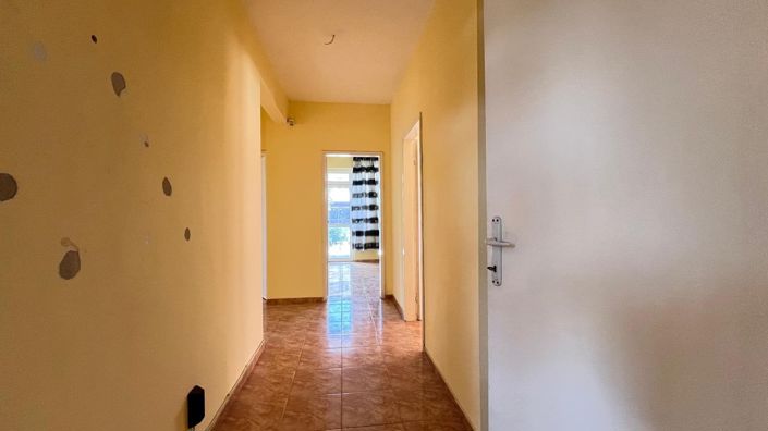 Image No.4-5 Bed Property for sale