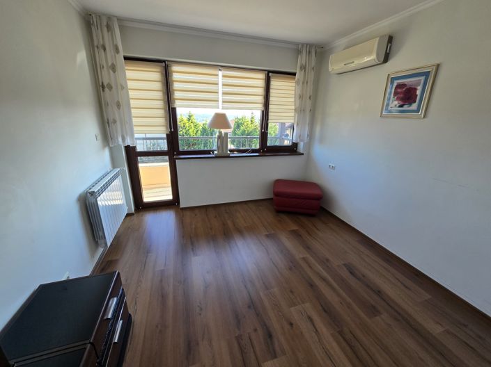 Image No.9-3 Bed Property for sale