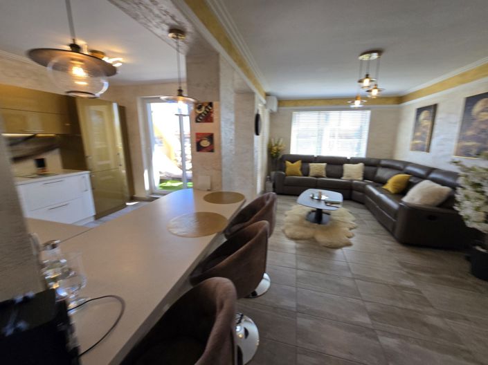 Image No.3-2 Bed Property for sale