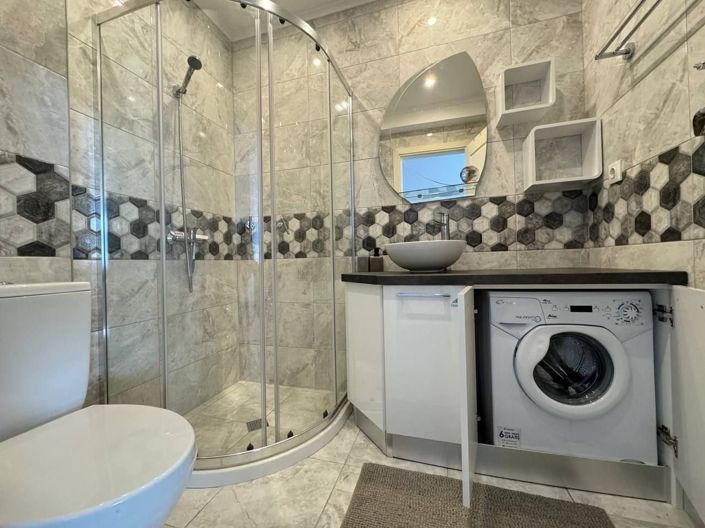 Image No.10-1 Bed Property for sale