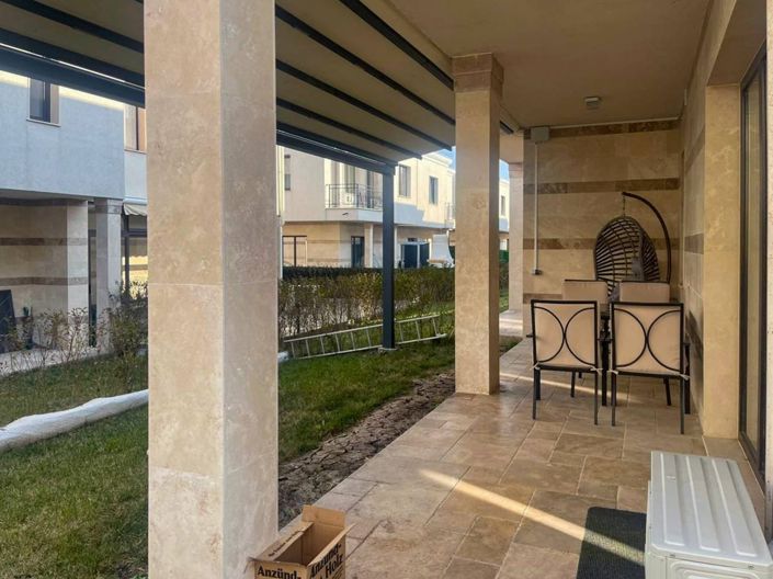 Image No.10-3 Bed Property for sale