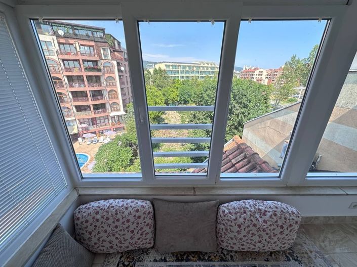 Image No.10-2 Bed Property for sale