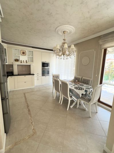 Image No.8-3 Bed Property for sale