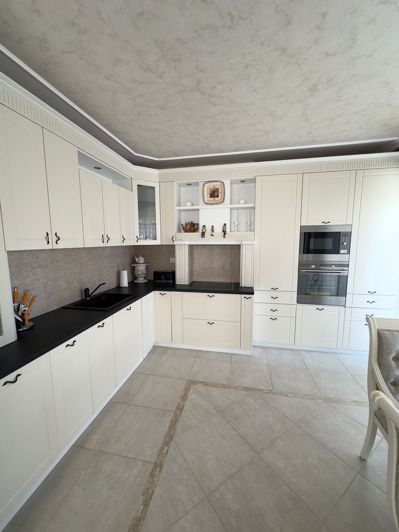 Image No.9-3 Bed Property for sale