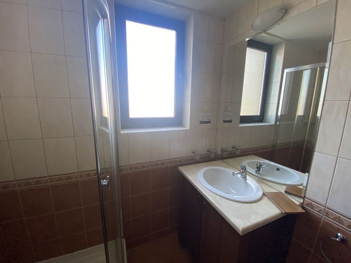 Image No.10-1 Bed Property for sale