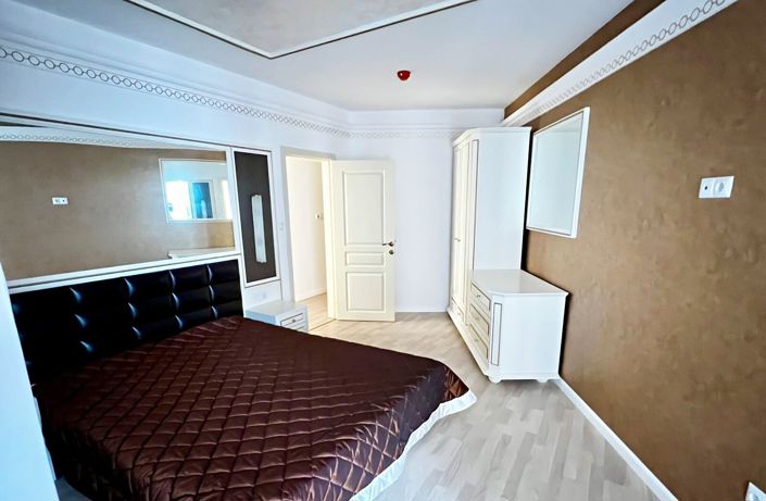 Image No.10-1 Bed Property for sale