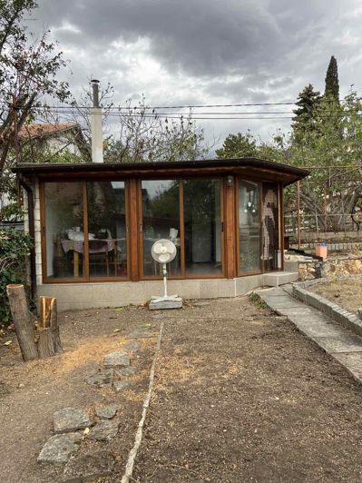 Image No.10-2 Bed Property for sale