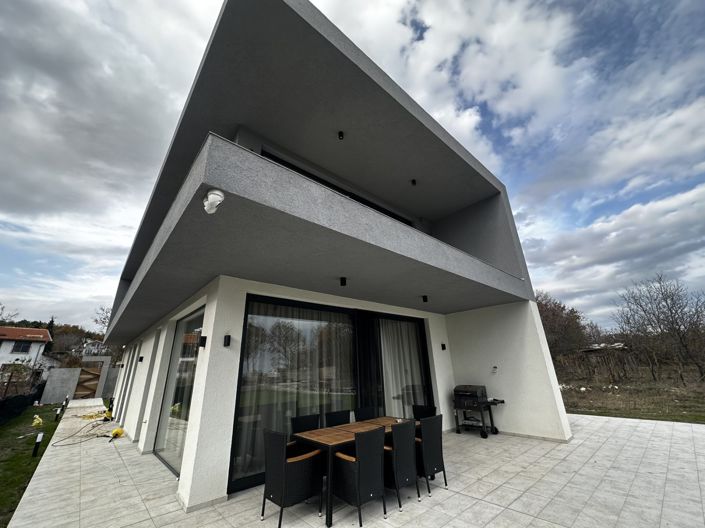 Image No.2-Propriété de 4 chambres à vendre à Varna