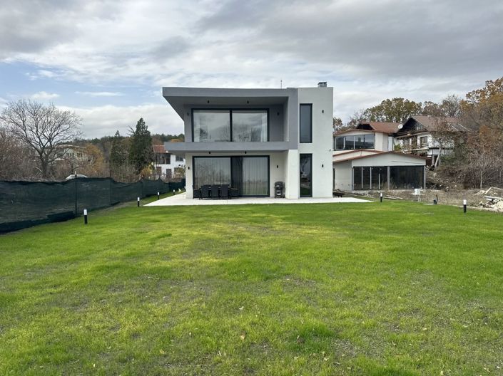 Image No.3-Propriété de 4 chambres à vendre à Varna