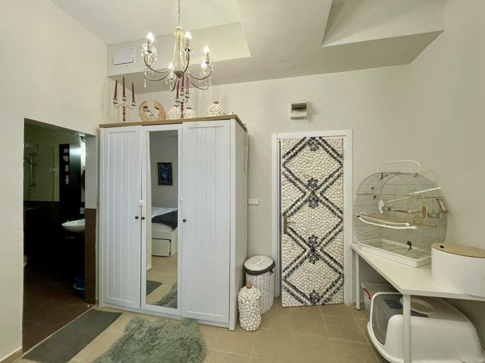 Image No.10-3 Bed Property for sale