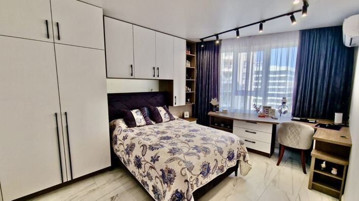 Image No.10-2 Bed Property for sale