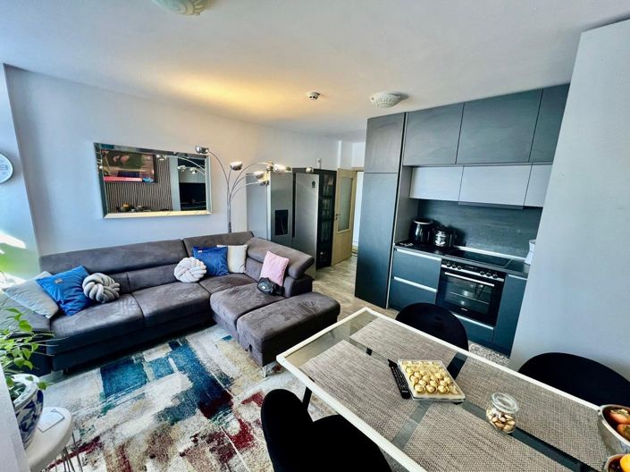 Image No.7-2 Bed Property for sale