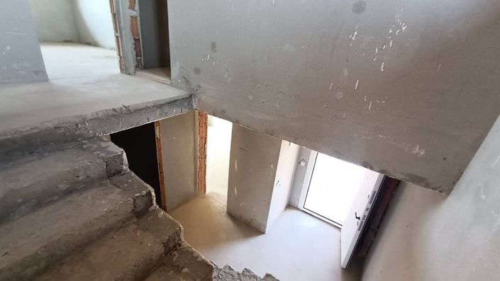 Image No.10-3 Bed Property for sale