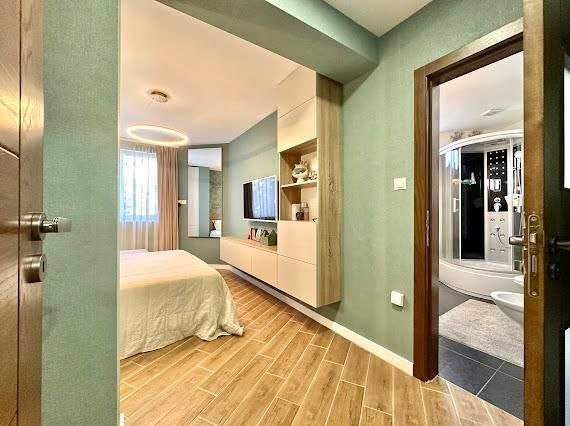 Image No.10-2 Bed Property for sale