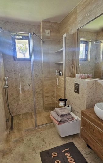 Image No.10-4 Bed Property for sale