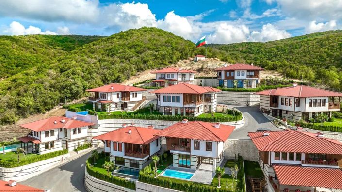 Image No.2-4 Bed Property for sale