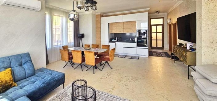 Image No.5-4 Bed Property for sale