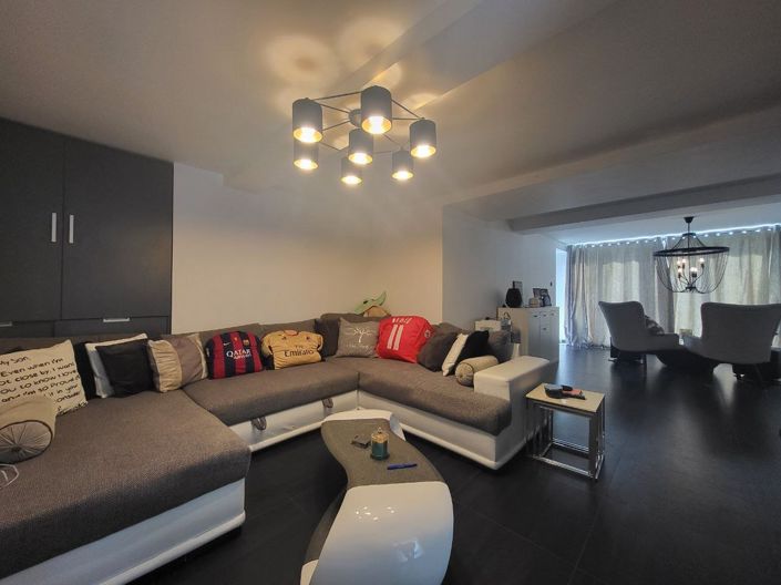 Image No.4-4 Bed Property for sale