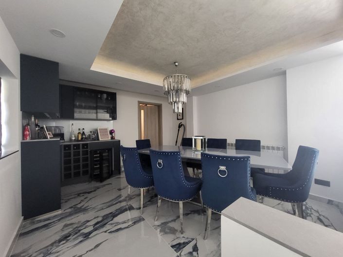 Image No.7-4 Bed Property for sale