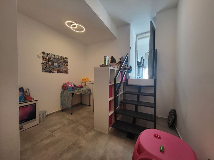 Image No.9-4 Bed Property for sale