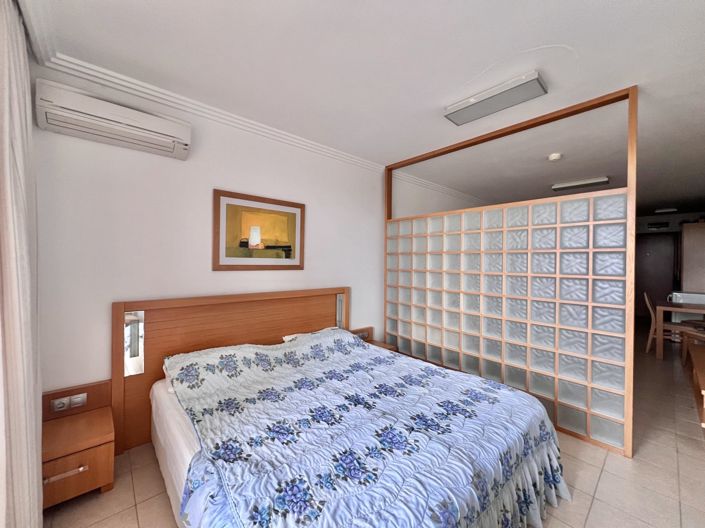 Image No.10-1 Bed Property for sale